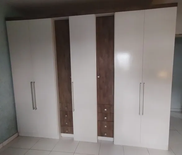 Guarda roupa 7 portas!