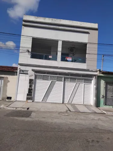Vendo 2 casa no Bairro 17 de março.