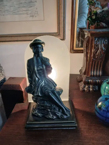 Luminária de mesa estilo Art Deco