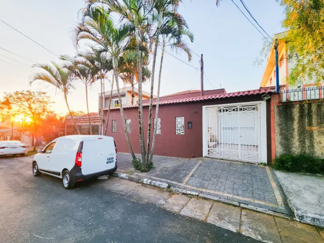 Casa para venda em Vila Moinho Velho com 5 quartos, sendo 1 suíte, 300m²