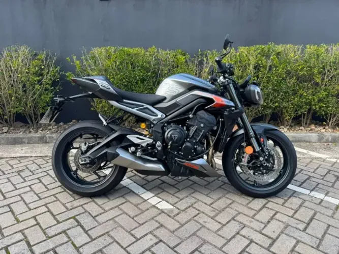 STREET TRIPLE 765 RS 2024