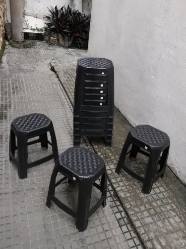 banquetas bancos plásticos (preto)
