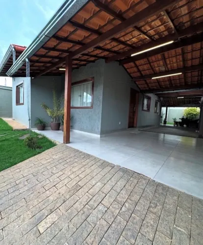 Vende se imóvel com 3 quartos