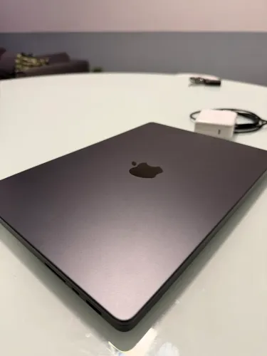 ZERO MACBOOK M4 PRO pouquissimo usado 16 gb