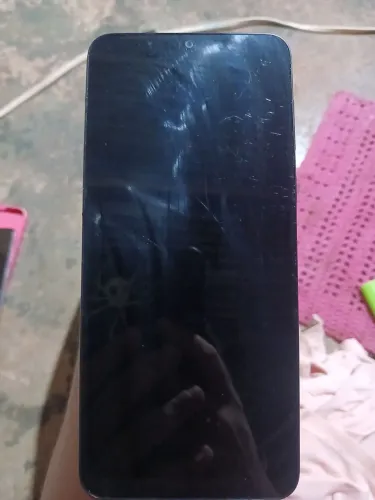 Celular seminovo em ótimo estado
