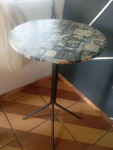 Mesa de chá com 3 cadeiras