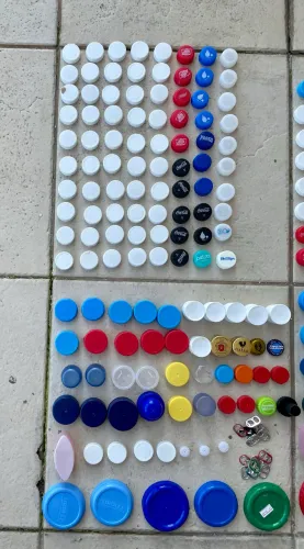 Lote com 153 tampinhas diversas - pet e metálicas