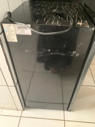 Frigobar Midea 93L - Modelo MRC10B2-X (220V)