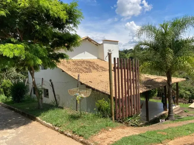 Imóvel para venda possui 230 metros quadrados com 3 quartos