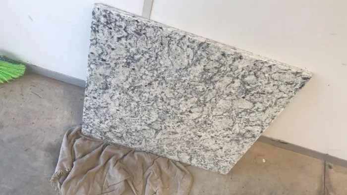 Piso Granito Arabesco 57x57