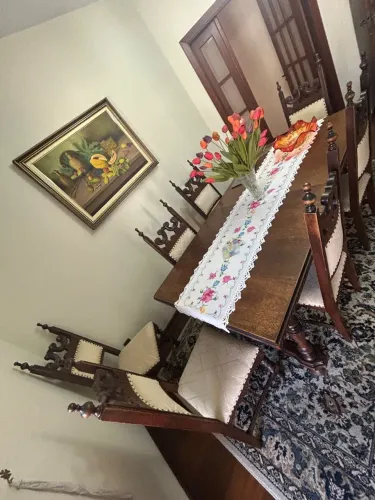 Mesa de jantar madeira extensível com 8 cadeiras