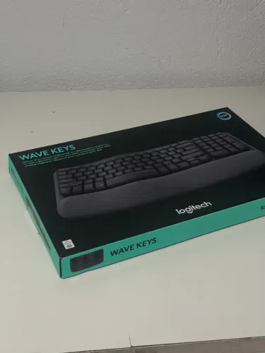 Teclado Logitech Wave Keys Sem Fio Ergonômico | Estado de Novo