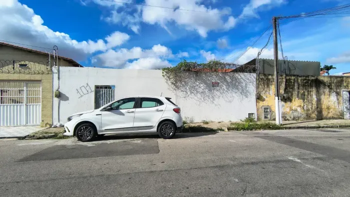 excelente terreno á 150m do detran maraponga, murado, 12,00m por 38,50m