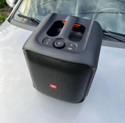 Jbl nova ,modelo novo ,caixa com grave absurdo e muito potente,perfeito estado 1300$