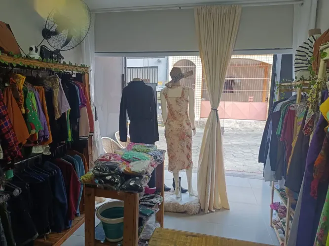 Roupas novas e seminovas com preço imperdível.