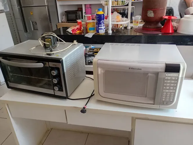Forno elétrico e forno microondas