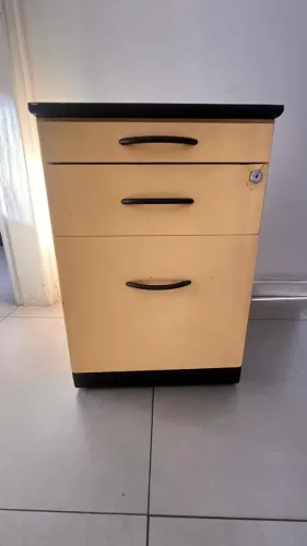 Gaveteiro escritório amarelo