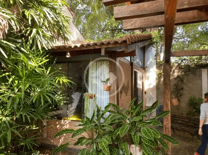 Vendo Casa 4 Quartos com 2 Suítes, Armários e Quintal com Jabuticabeira | Saraiva | Uberlâ