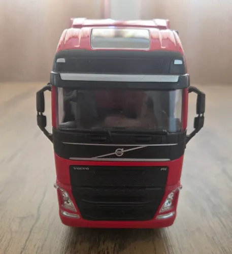 Miniatura Volvo FH 4 6x4 1/32 Welly