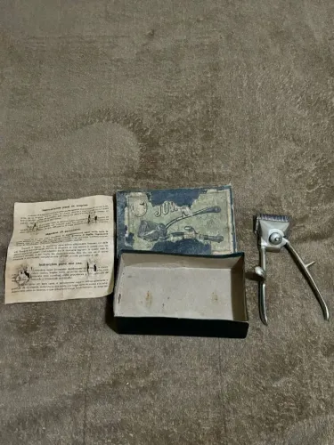 Máquina de cortar cabelo manual antiga Juwel, na caixa com manual (nova de estoque antigo)