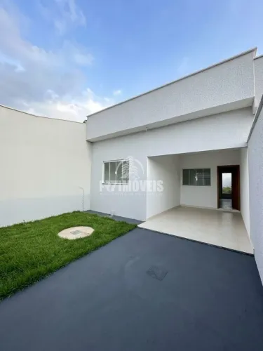 LINDA CASA COM QUINTAL NO RESIDENCIAL PETRÓPOLIS GOIÂNIA GO
