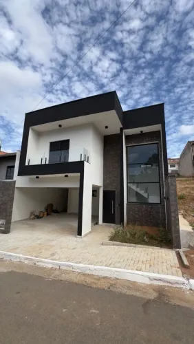 Casa nova a venda em condomínio no Centro de Varginha
