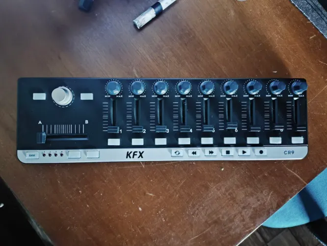 Controlador MIDI USB KFX CR9