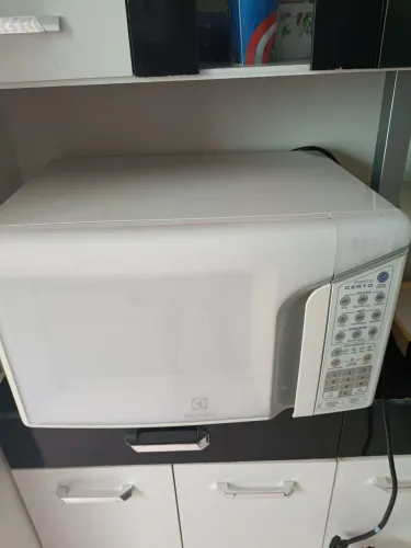 Vendo um microondas 300 real 
