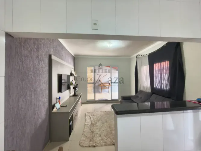 Casa - Bairro Jardim Pararangaba - 2 Quartos - 125m².