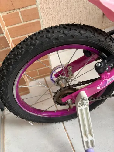 Bicicleta aro 16 bem conservada mais patinete