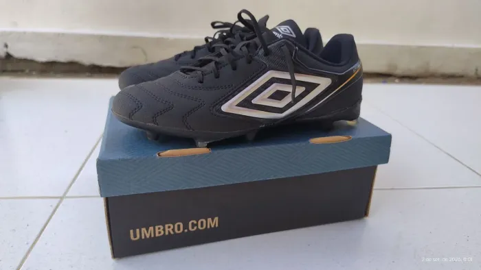Chuteira Umbro Adamant n°40