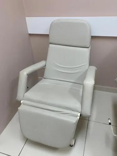 Vendo duas cadeiras para repouso