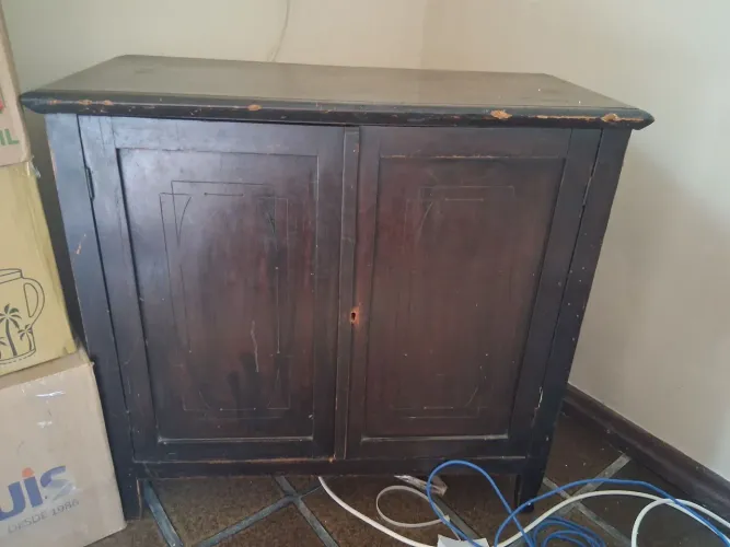 Armário duas portas com prateleira 