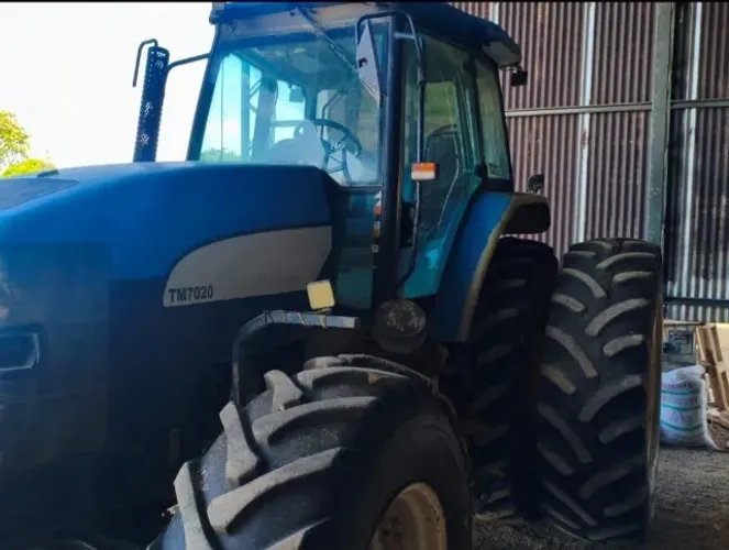 Trator New Holland TM 7020 | Ano 2013 - Máquina Robusta Pronta para Trabalhar