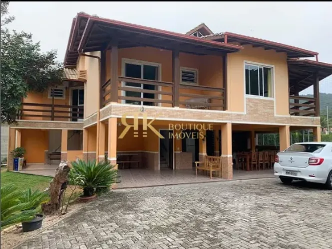 Sítio para Alugar no Ribeirão da Ilha com Piscina, Quadra e 37.500m²