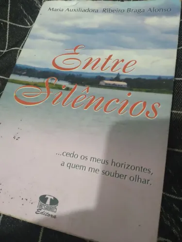 Livro entre silencios Maria auxiliadora