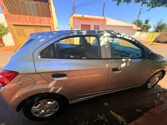 Chevrolet Onix JOY Hatch 1.0 8V Flex Mec. 4P 2017