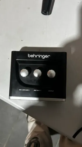 Placa de Áudio Behringer U-Phoria UM2 + Cabo (Perfeita para Gravação e Lives)