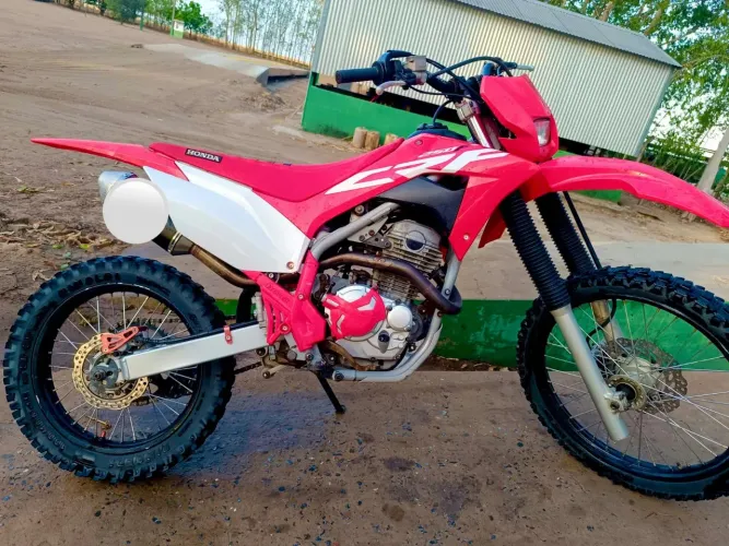 CRF 250f 2021, 2 dono, moto toda original apenas com suspensão preparada!