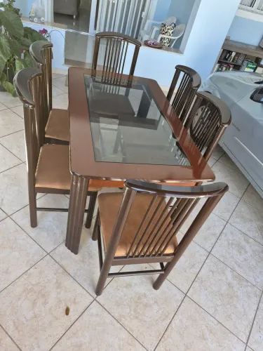 Mesa 6 lugares com tampo de vidro 1,40m x 80cm