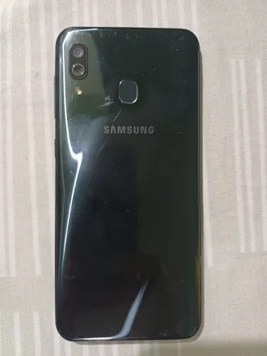 Vendo celular sansung A30 obs: aceito pagamento no cartão de crédito.