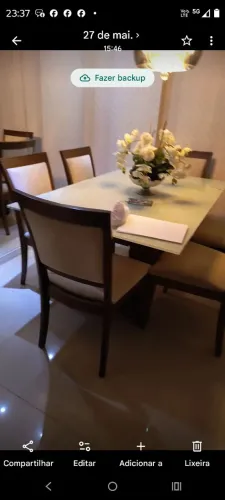 Vendo uma mesa a base com pequenas avarias 