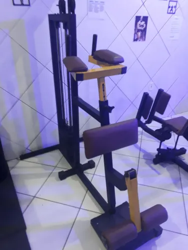 Máquina de academia Extensão glúteo posterior