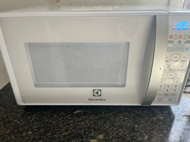 MICRO-ONDAS em perfeito estado. Funciona perfeitamente 