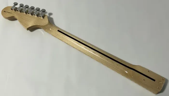 Yngwie Malmsteen Stratocaster - Braço Scalloped, Escala em Maple, Trastes Jumbo, LER