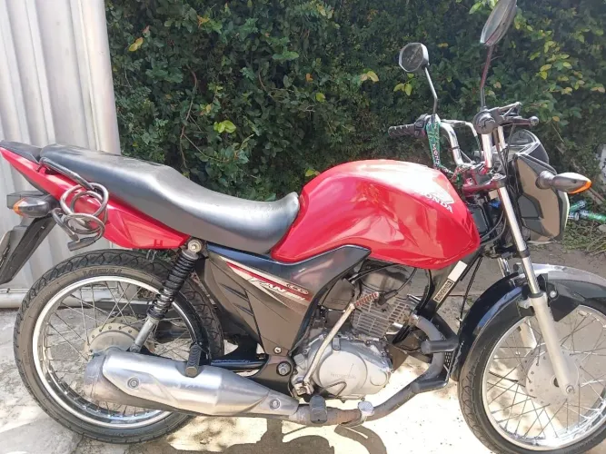 Vendo moto toda em ordem 