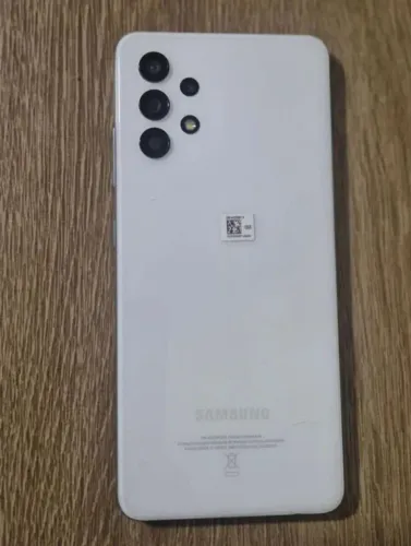 Samsung Galaxy A32 128 GB branco 450,00 acompanha capinha e pelicula que ta nele