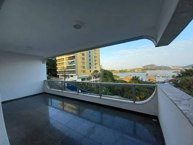 Amplo Apartamento de 250 m² com Vista para o Mar e 4 Quartos na Praia do Canto Vitória