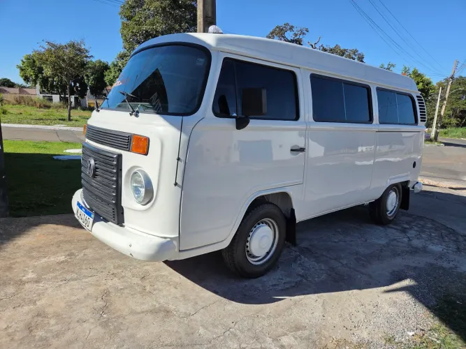 Kombi microônibus, lotação 12 lugar