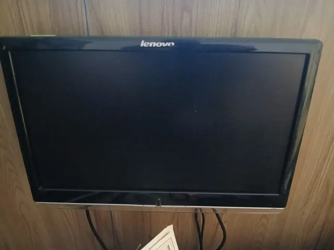 Vendo ou troco por bicicleta,duas máquinas e um monitor.